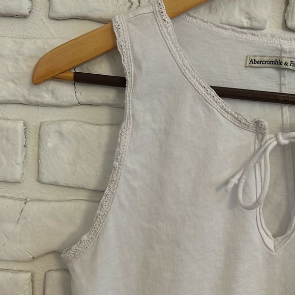 Abercrombie and Fitch ruffled relaxed fit tank top size small - Picture 4 of 8